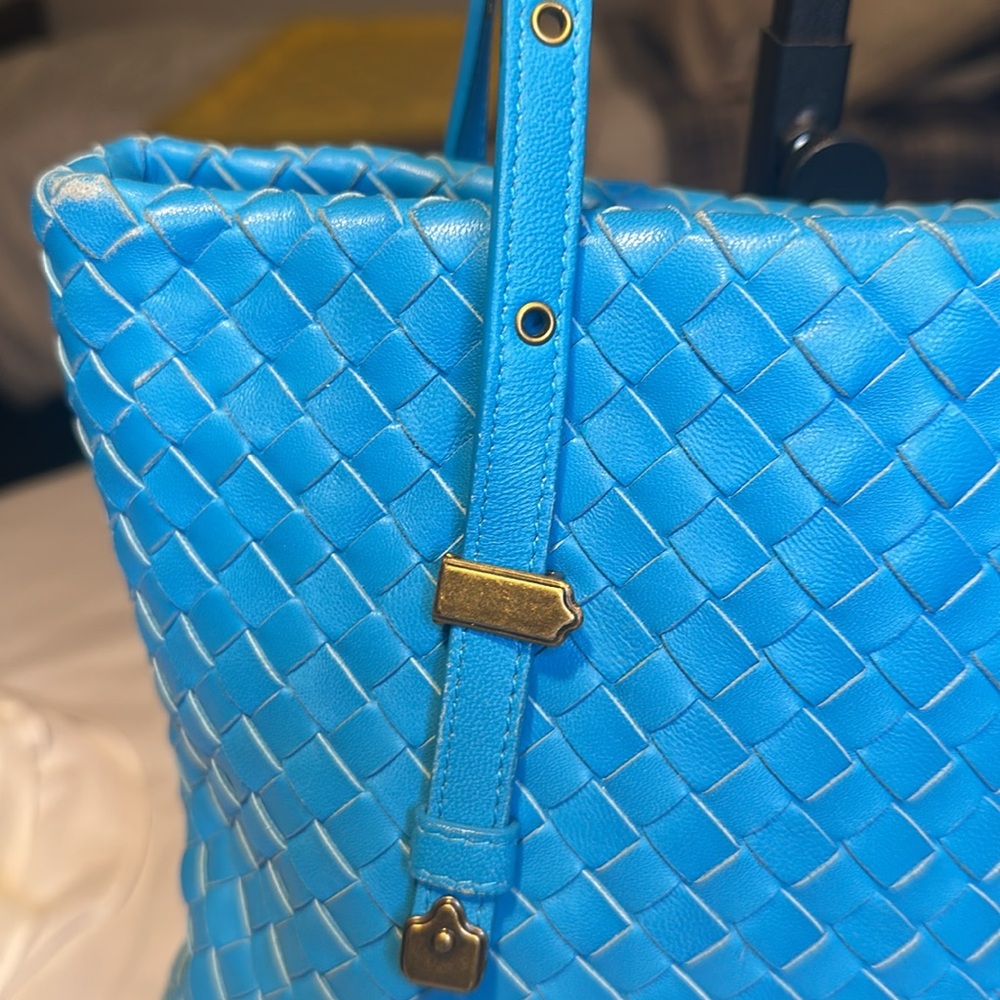 Authentic Bottega Veneta intrecciato Leather blue tote. Luxury Shoulder bag - Picture 11 of 16
